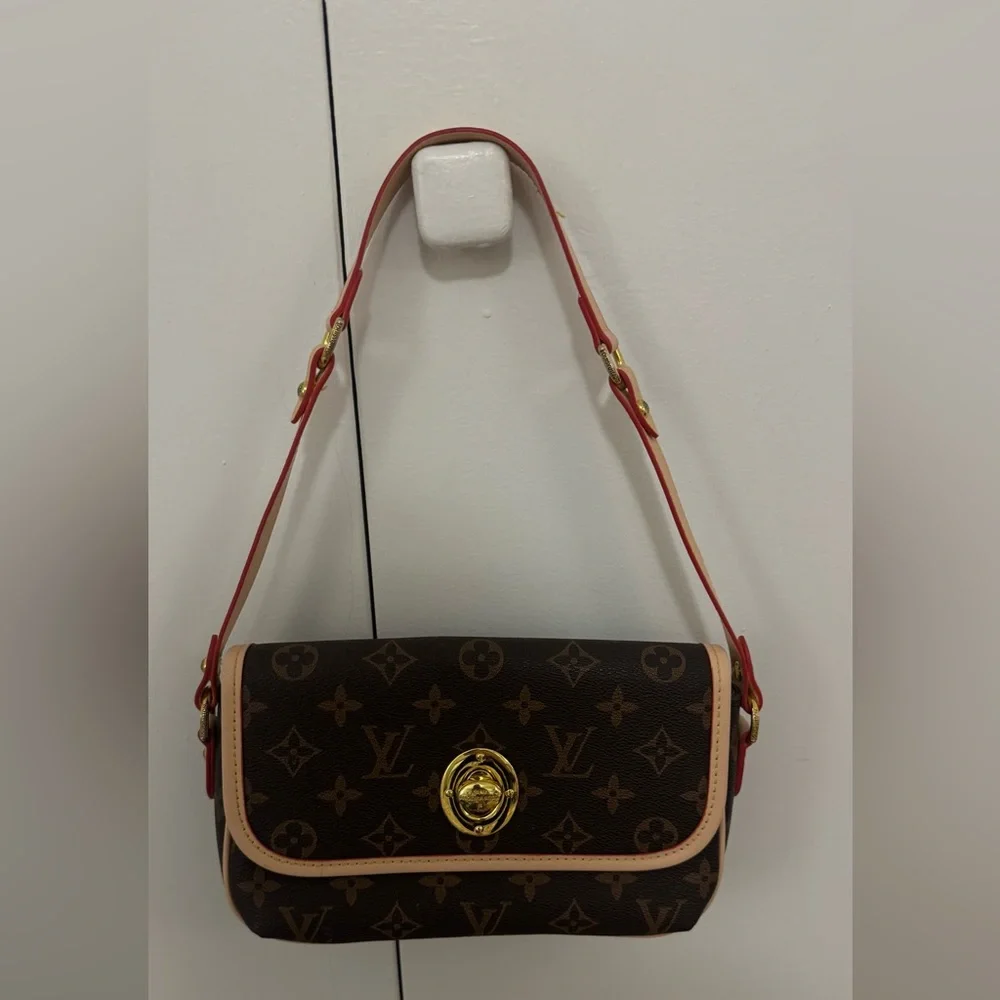 Brown monogrammed shoulder bag with red trim - Picture 1 of 4